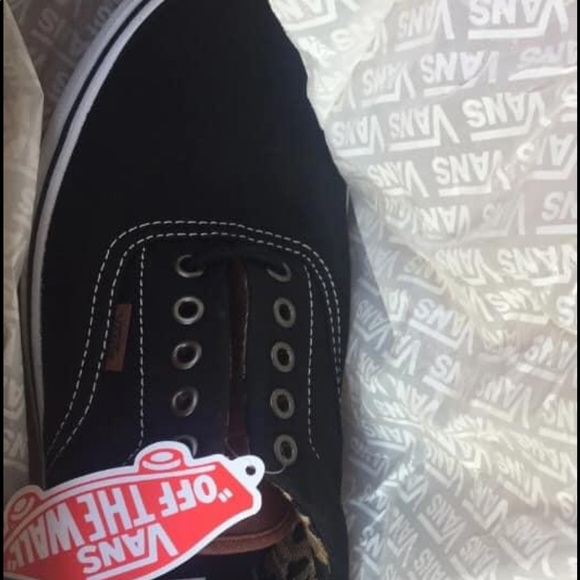 Vans - Picture 3 of 4